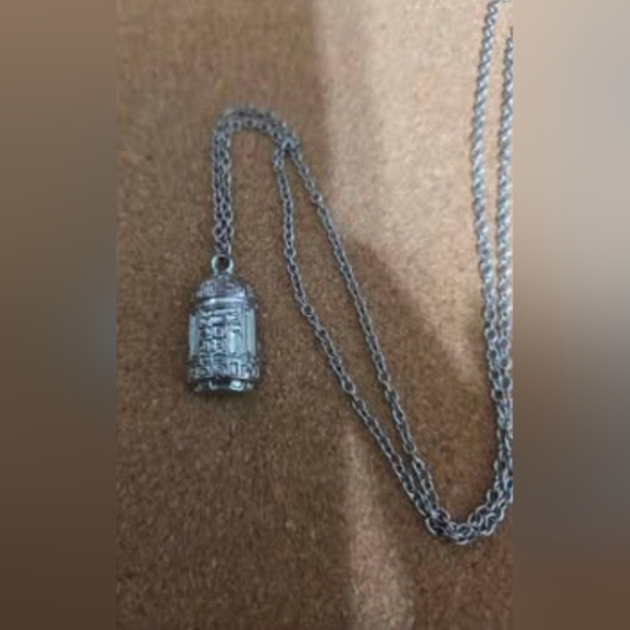 Star Wars R2D2 Necklace - Picture 2 of 3